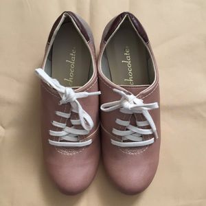 Size 22.5 Japanese size, 5.5, but can fit size 5